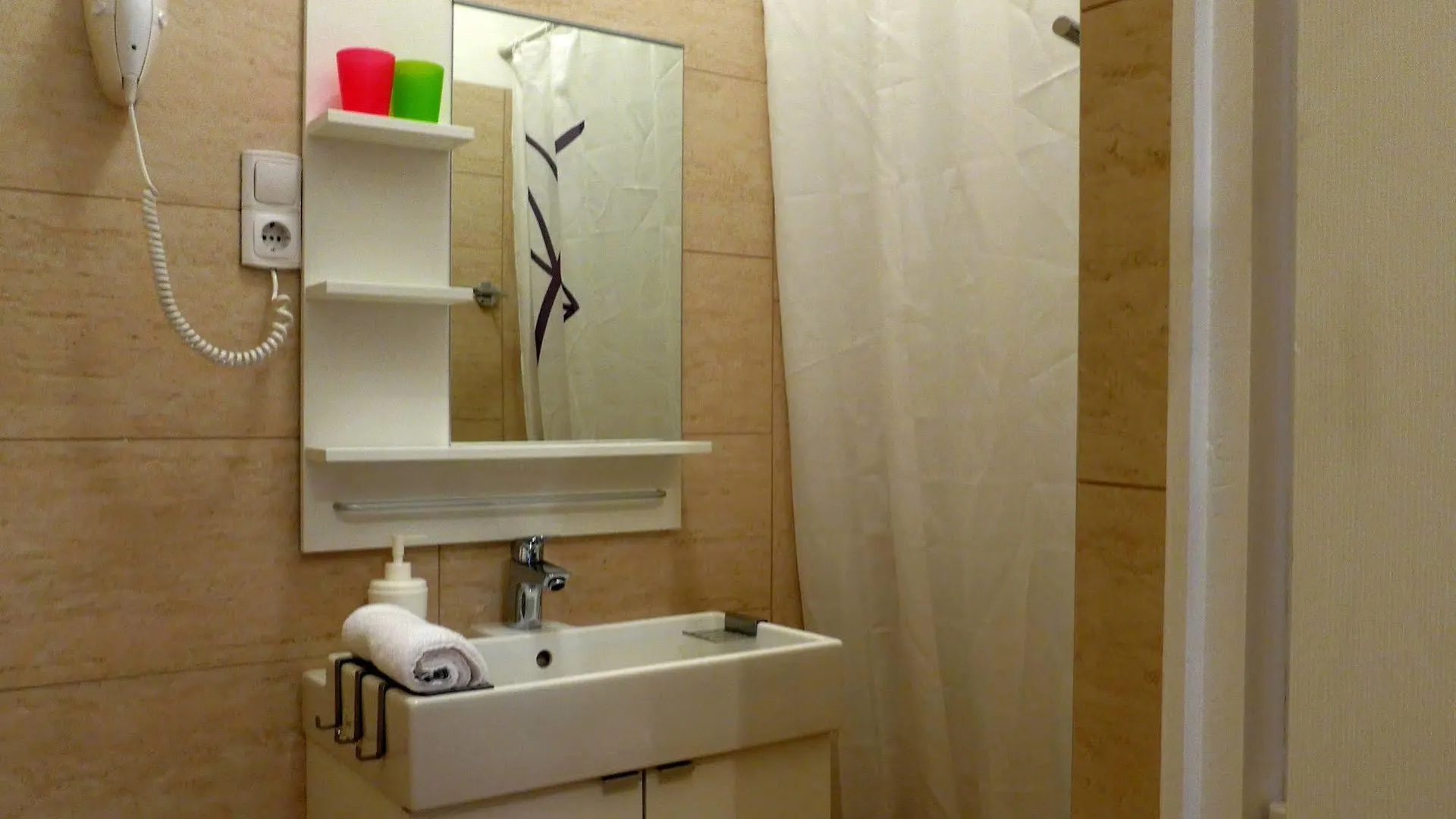 Ξενοδοχείο με διαμερίσματα Amber Terrace Studios Downtown Βουδαπέστη